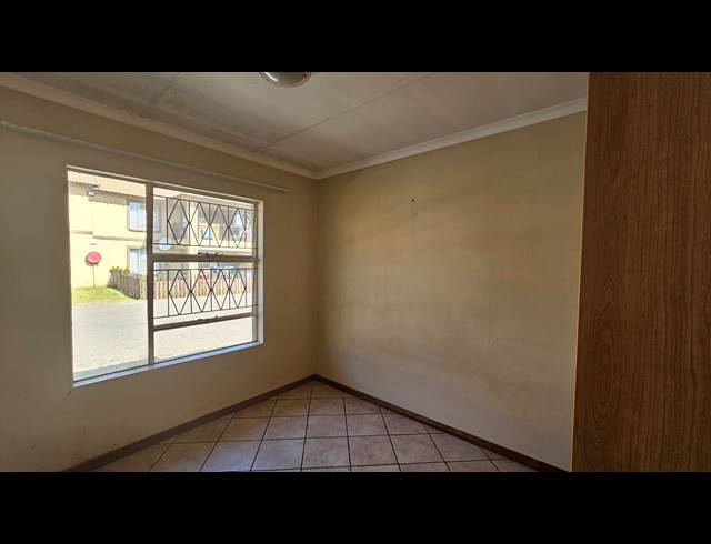 2 BEDROOM APARTMENT FOR SALE IN WITPOORTJIE AH